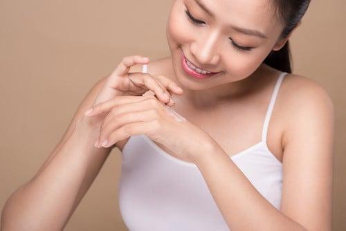 Bí quyết Vàng Chăm Sóc Da Tay Mịn Màng Hút Hồn