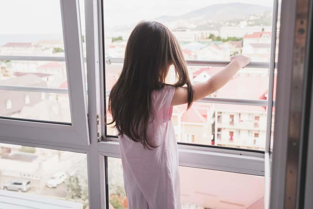 An toàn cho trẻ nhỏ khi sống ở chung cư cao tầng: Các biện pháp thiết yếu