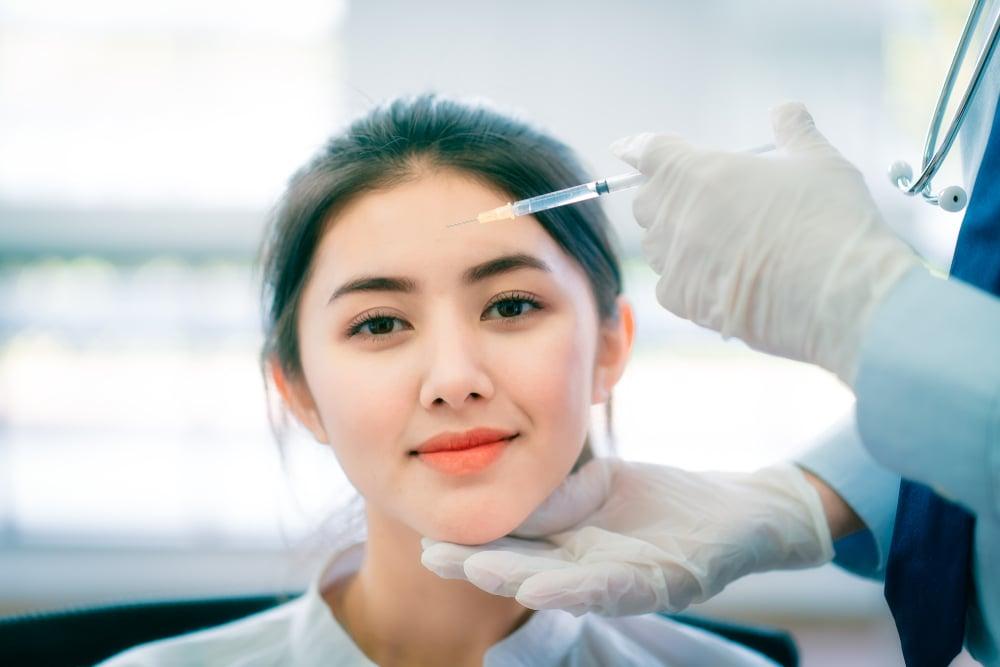 Hướng dẫn toàn diện về tiêm Botox và Filler: Sự khác biệt và cân nhắc