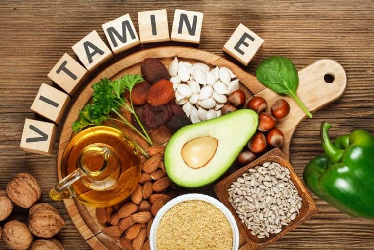 Vitamin E: Công dụng, Liều dùng, Tác dụng phụ và Tương tác thuốc